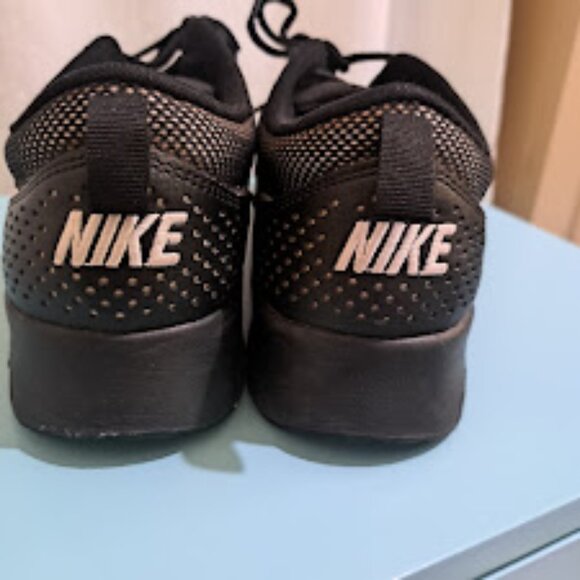 Womens Nike Air Max Thea black running shoes size 8.5 - Picture 2 of 7